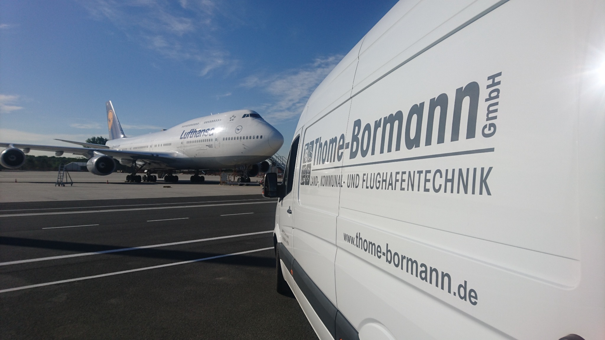 Servicefahrzeug von Thome-Bormann im Einsatz am Flughafen